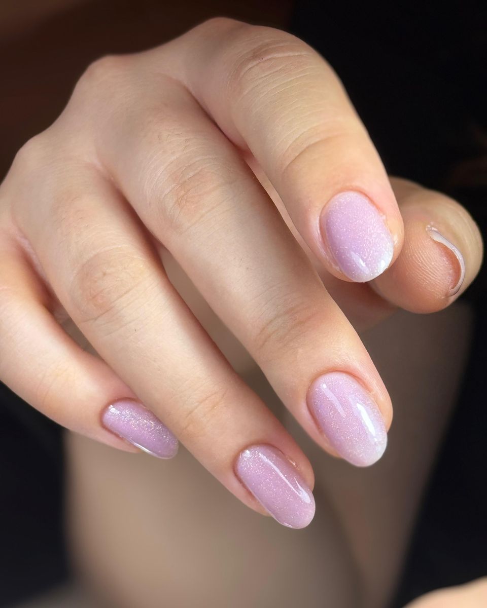 Fliederfarbener Gel-Lack mit Glitzer